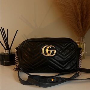 Black GG Marmont Matelasse medium Shoulder Bag
